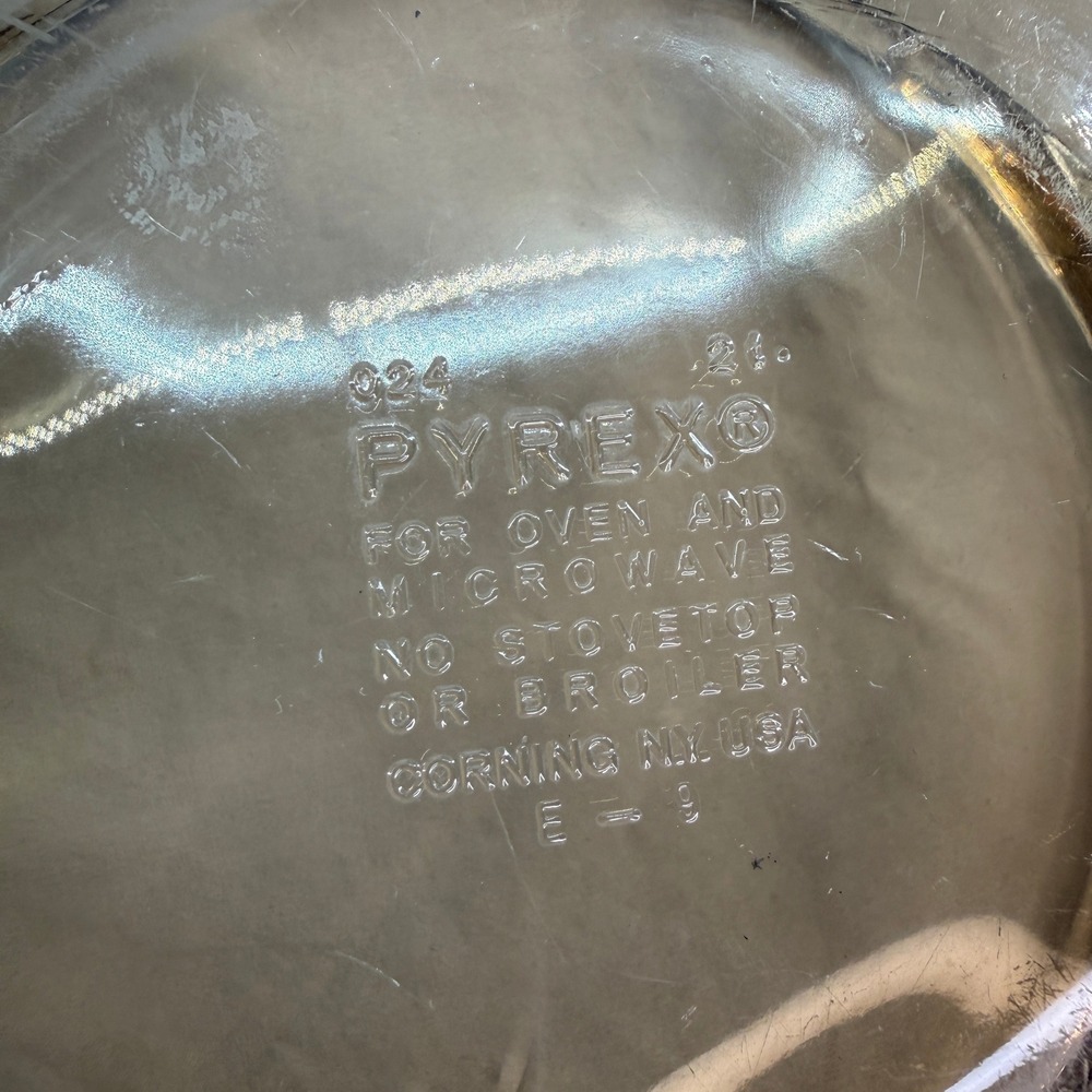 Pyrex 024 Amber Glass Round Casserole Dish 2L Smoked Brown Oven Microwave USA - Picture 2 of 4